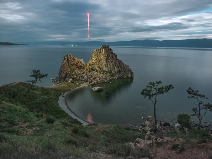 Байкал. Скалу Шаманку без людей можно сфоткать только ночью - Моё, Baikal, Байкал, Туризм, Иркутск, Ольхон, Сибирь, Россия, Дрон, Olympus, Длиннопост