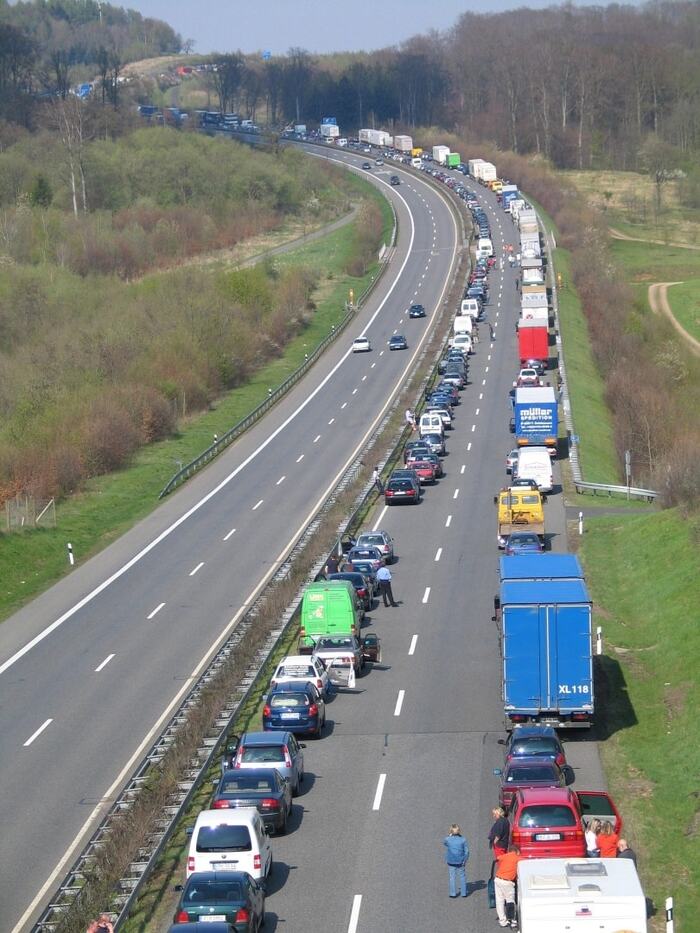 Traffic jam - drivers leave the lane for special vehicles - Auto, Traffic jams, Special equipment, Germany, Order