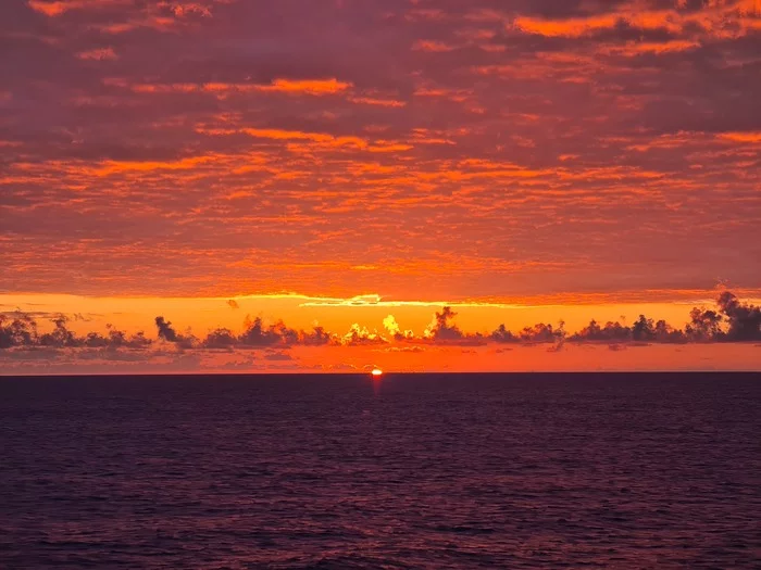 Dawn in the ocean - My, Ocean, Morning, Vessel, On the water, dawn, No filters, The photo