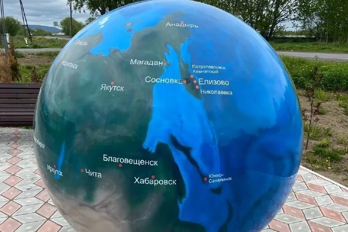 There was not enough money: a huge map of Russia without the Kuriles was installed in Kamchatka - Sakhalin, Kamchatka, Kurile Islands, the globe, Public, No money, Idiocy, Longpost
