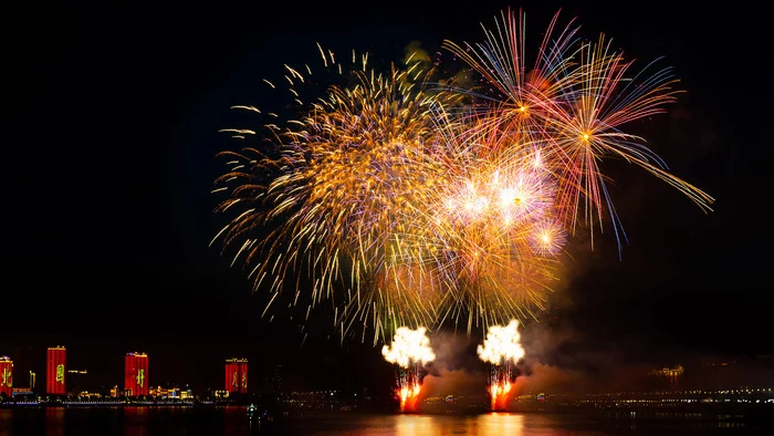 Fireworks over the Amur - Longpost, Fireworks, Amur, Bridge, Heihe, Blagoveshchensk, China, Russia, My
