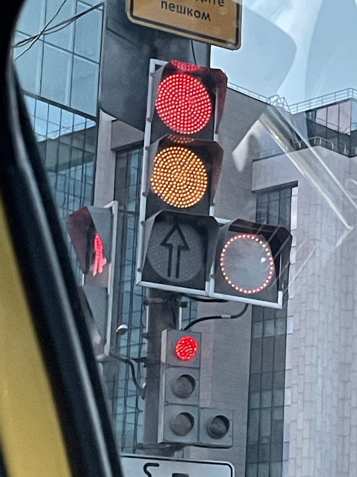 Уменьшенные дорожные знаки? А как насчёт уменьшенных светофоров? Авто, Светофор, Дорога, Машина, Автомобилисты, Длиннопост