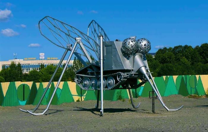 5 strangest monuments in Russia - My, Travels, Туристы, Monument, A spoon, Mosquitoes, Tractor, Cucumbers, Fork, Self-isolation, cat, Sculpture, Saint Petersburg, Murmansk, Petrozavodsk, Ulyanovsk, Stary Oskol, Travel across Russia, sights, Tourism, Longpost