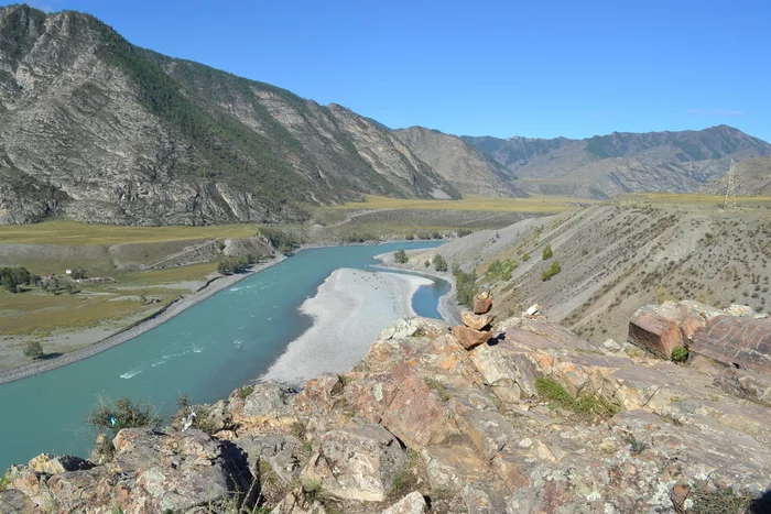 Religious traditions of small nations - My, Siberia, The photo, The nature of Russia, Nature, Altai Republic, The rocks, beauty of nature, The mountains, A rock, ribbon, Sky, Mobile photography, Tourism, Russia, Landscape, River, Steppe, Customs, Traditions, beauty, Longpost