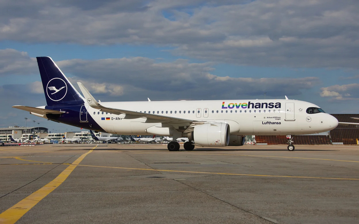 Lufthansa  Lovehansa.     , , , ,  