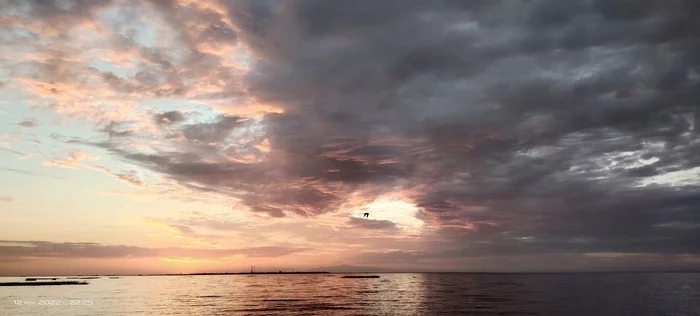 The Gulf of Finland - My, The Gulf of Finland, Peterhof, Sunset, No filters, Sky, The clouds, The photo