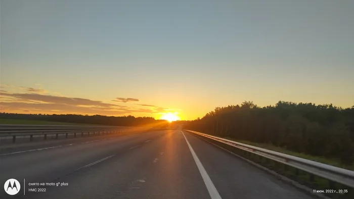 I'm off into the sunset... - My, Mobile photography, Highway M7, Sunset, Nizhny Novgorod Region, Road