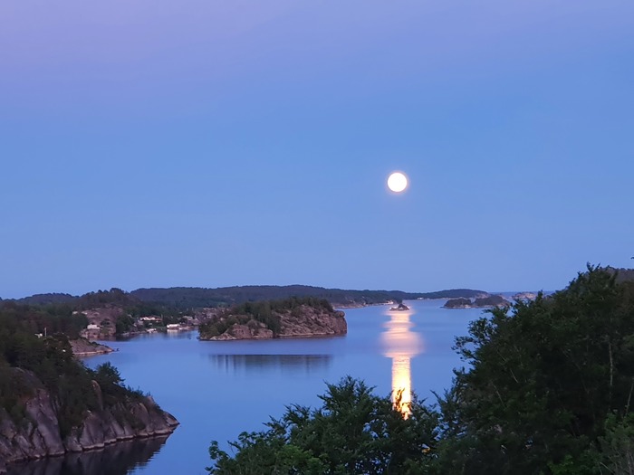 Луна над Саннефьордом