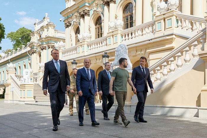 ���� , � �������� ���������� ����������