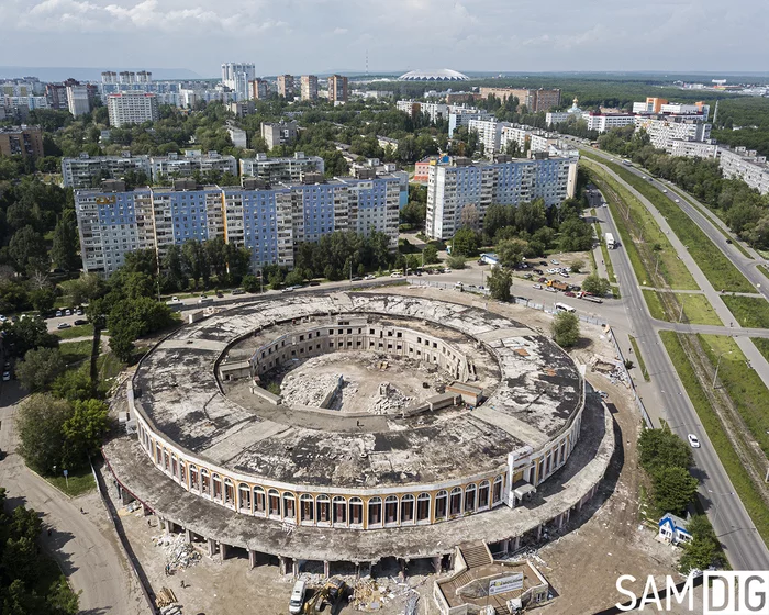 Заброшенный символ девяностых Самары - Моё, Заброшенное, Самара, Колизей, Урбанфото, Урбанфакт, Сделано в СССР, Путешествие по России, Заброшенный дом, DJI, Сталкер, Диггер, Советское, СССР, Самарская область, Торговый центр, Рынок, Архитектура, Снос, Длиннопост