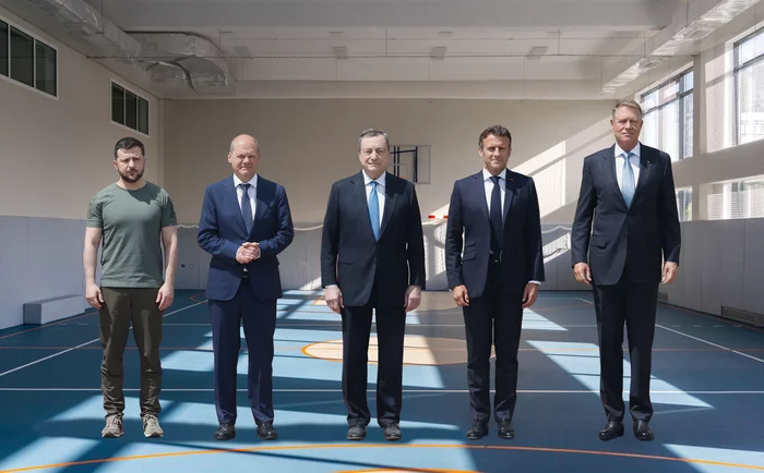 When everyone has an exemption from physical education and you don't - Vladimir Zelensky, Olaf Scholz, Emmanuel Macron, Physical Education, Politics, Humor