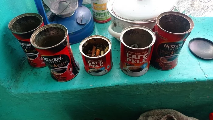 Reply to the post Return of the legendary ashtray - My, Ashtray, Coffee, Nostalgia, Pele, Stench, Abomination, Cigarette butts, Nescafe, Jar, Aluminum can, Reply to post