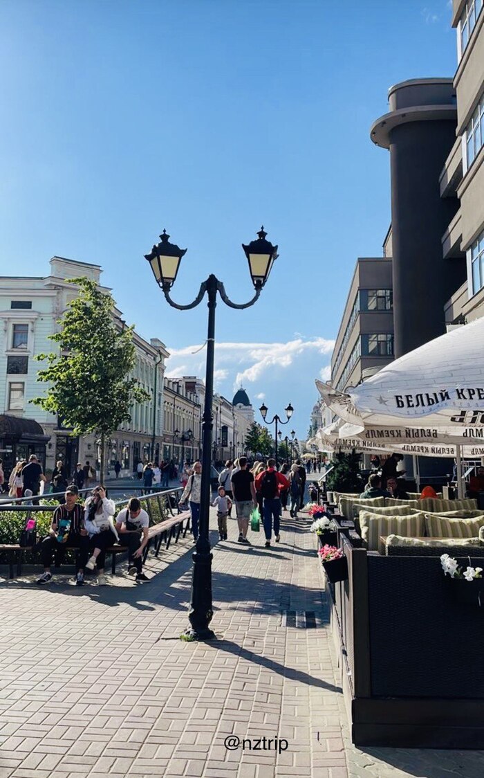 Понедельник после работы...Народ гуляет и веселится...