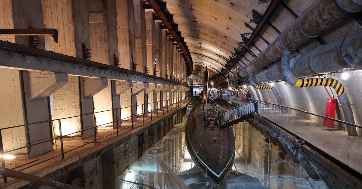 Почему все морское весь крым музей. Балаклава музей подводных лодок. Музей подводных лодок Севастополь. Музей база подводных лодок в Балаклаве. Балаклава Крым подводные лодки музей.