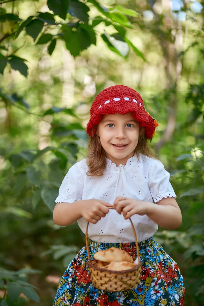 red Riding Hood - My, Canon, The photo, Children, Little Red Riding Hood, Pies, Forest, 85mm, Tomsk, Longpost