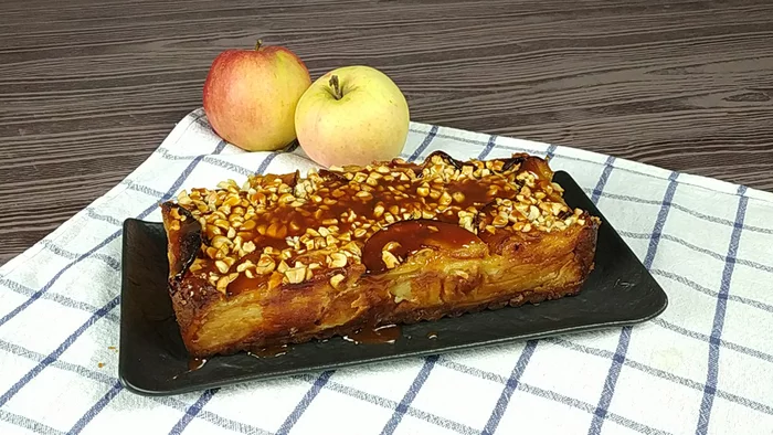 Apple pie with caramel and nuts - My, Video recipe, Yummy, Preparation, Cooking, Dessert, Recipe, Bakery products, Video, Youtube, Longpost, Apple pie