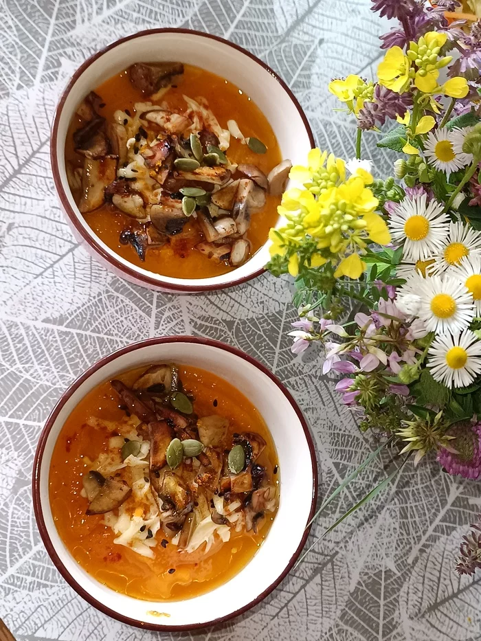 Favorite pumpkin soup with mushrooms. What do you like to cook from pumpkin? - My, Pumpkin, Mushrooms, Soup