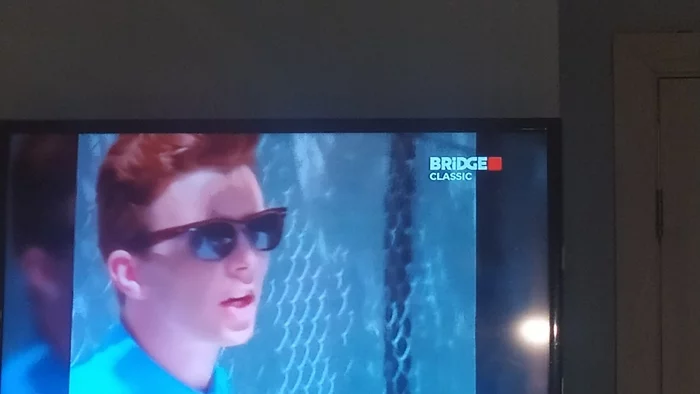 Рик Эйсли сегодня на Bridge TV. Сорри за шакалы. #RickRoll - Моё, Never Gonna Give You Up, Rick Astley, Bridge TV, Длиннопост