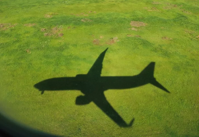 The shadow of the plane on the ground - My, Airplane, Shadow, Mobile photography, The photo, Flight, Travel across Russia