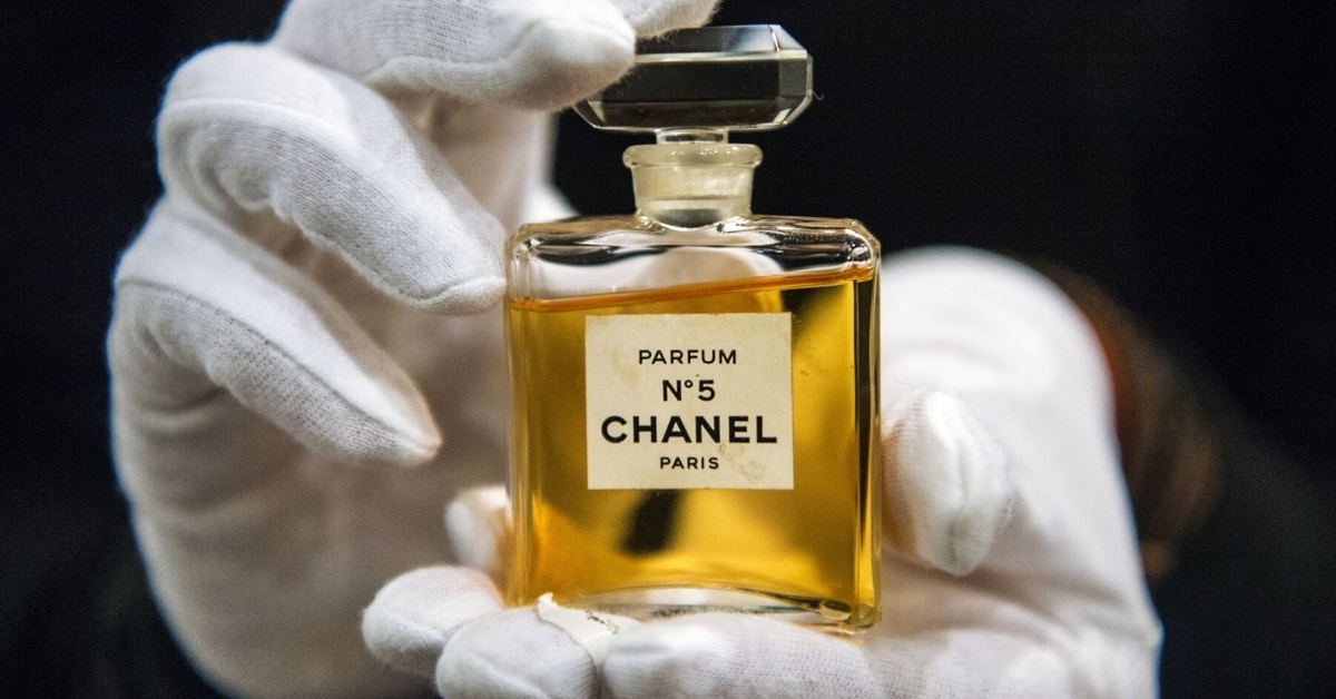 Парфюм бо бо. Коко Шанель духи 5. Духи Chanel №5. Духи Шанель номер 5. Коко Шанель духи номер 5.