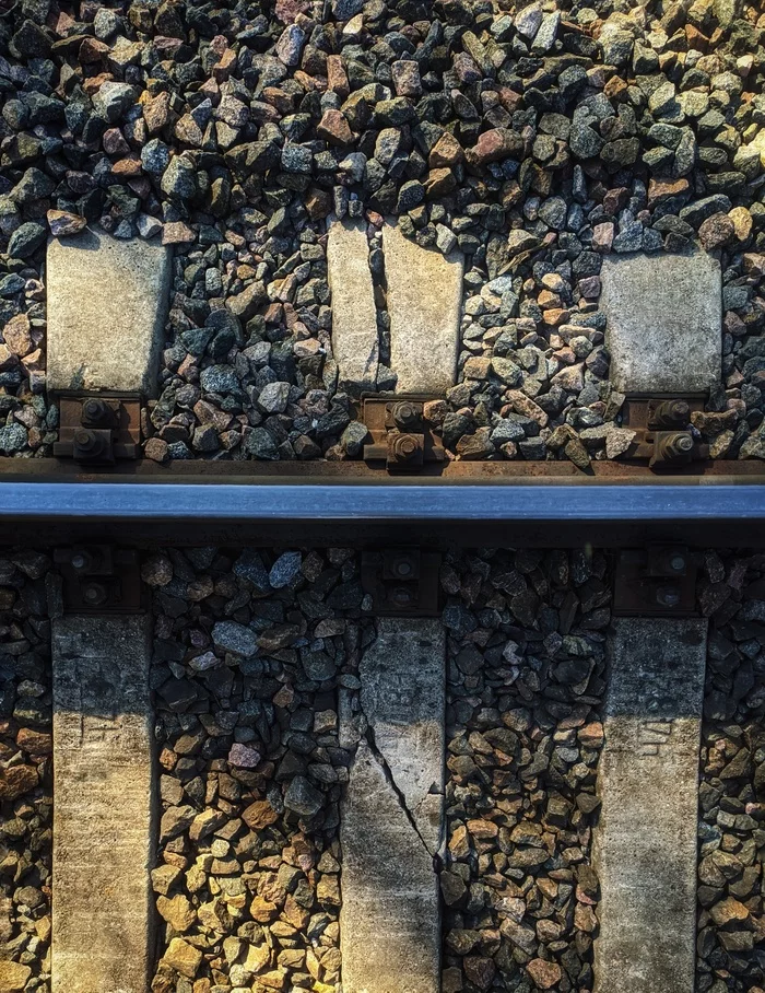 Sleeper burst - My, Sleepers, Rails, A rock, Railway, Toksovo, Mobile photography