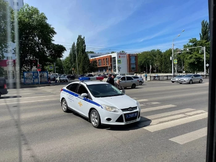 A good person is in shape - Ufa, Militia, Traffic cop, Grandmother, Crosswalk, Kindness