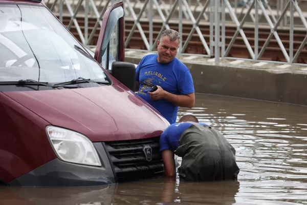 Машины в воде, лодки на улицах: Краснодар после мощного ливня - Погода, Краснодар, Краснодарский Край, Стихия, Длиннопост