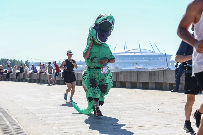 Russian record in a dinosaur costume at a marathon distance - My, Sport, Run, Marathon, Cosplay, Saint Petersburg, Dinosaur costume, Dinosaurs, Memes, Longpost