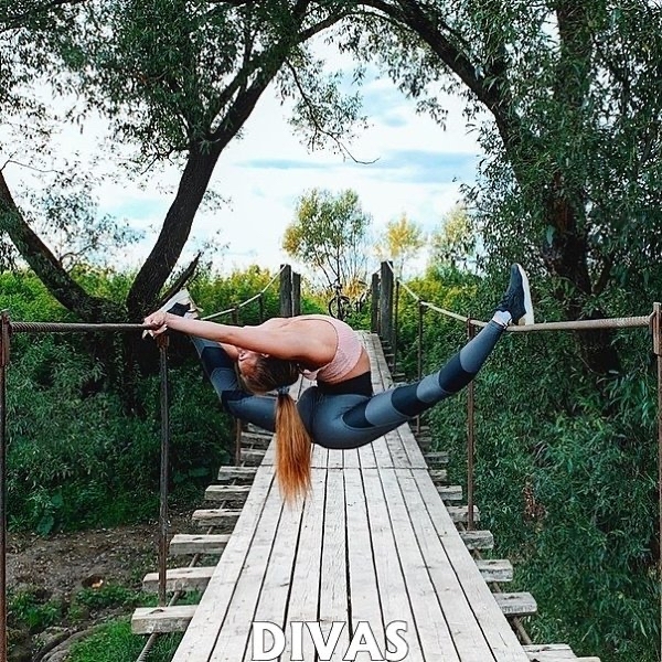 Reply to the post Instagrammer and the Bridge - Girls, Leg-split, Suspension bridge, Bridge, Reply to post, Longpost