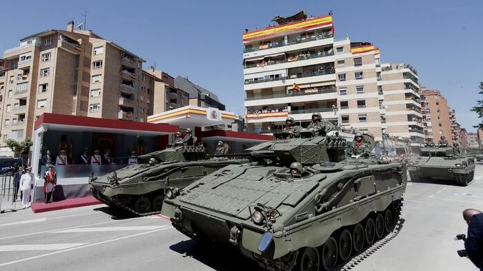 Spanish Militaristic: Armed Forces Day 2022 in Huesca - My, Spain, Living abroad, Parade, Mobile photography, Longpost