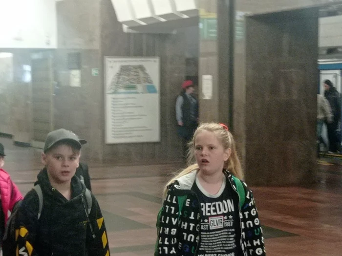 Why does my aunt have a red cap? - My, Yekaterinburg, Metro, Pilot