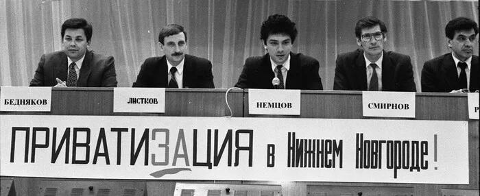 Privatization in Nino - History, Local history, Nizhny Novgorod, Politics, Black and white photo, Nemtsov