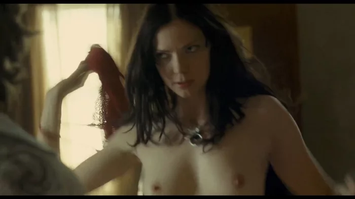 Сиськи в фильме Последний дом слева / The Last House on the Left (2009) (расширенная версия) - NSFW, Фильмы, Сиськи, Ужасы, Триллер, 2009, Длиннопост