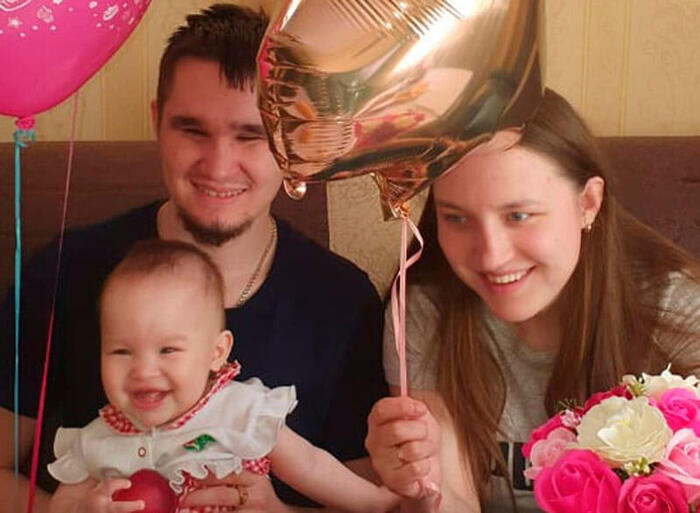 Незрячая пара из Уфы воспитывает двух детей и снимает тиктоки