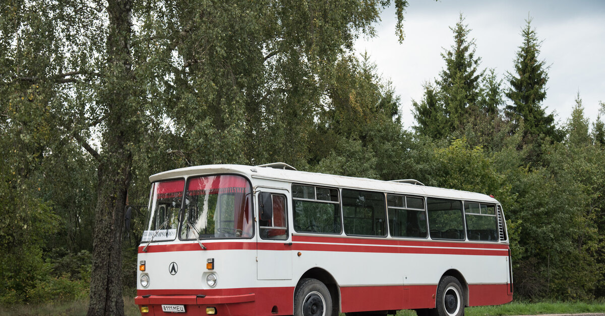 Советские автобусы крыма. ЛАЗ 695н. ЛАЗ-695 автобус. ЛАЗ-ЛАЗ 695н. ЛАЗ 695 горбатый.