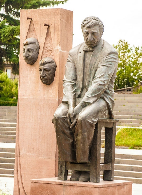 Monument to actor Frunzik Mkrtchyan in Armenia - Monument, Frunzik Mkrtchyan, Armenia, The photo, Actors and actresses, Soviet actors