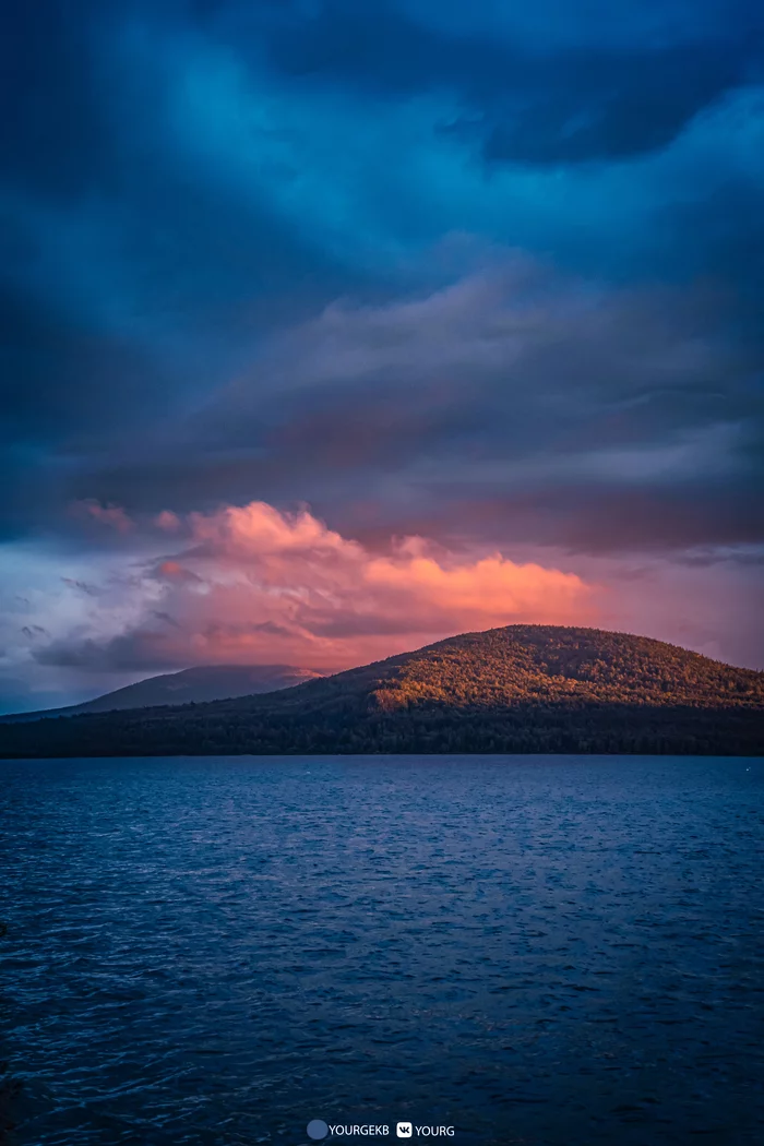 Lake Zyuratkul, Mount Lukash and Nurgush hidden in the clouds - My, The photo, The mountains, Sony, Southern Urals, Chelyabinsk region, Zyuratkul, Nurgush, Bolshoy Nurgush