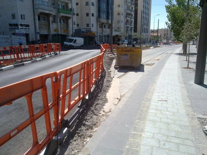 When the tram rails were rolled into asphalt, but this is not accurate - My, Railway, Tram, Rails, Bus, Public transport