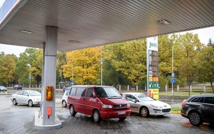 Delfi: a liter of fuel in Lithuania should cost 3 euros - Business, European Union, Rise in prices, Lithuania, A crisis, Translated by myself, Fuel, Politics