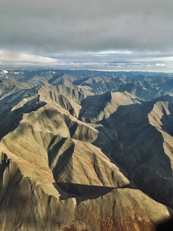 Lord of the mountain roads ... - My, The photo, Nature, The nature of Russia, The mountains, Mobile photography, Yakutia, Geology, Helicopter