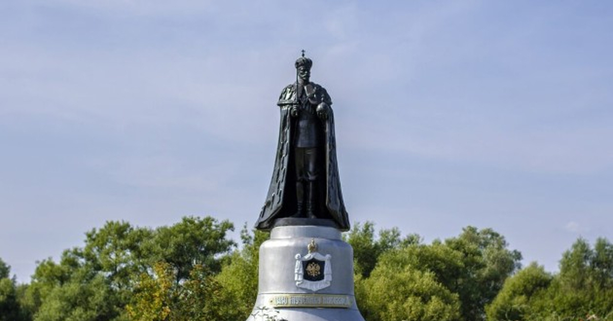 Памятники николаю второму. Памятник Николаю второму в Мытищах. Памятник царю Николаю 2 в Мытищах. Памятник Николаю 2 в Тайнинском. Памятник Николаю 2 в Подмосковье Клыков.