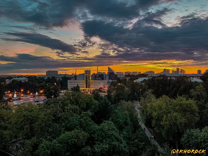 Закат в городе - Моё, Администрация, Город, Города России, Парк, Закат, Фотография, Мобильная фотография