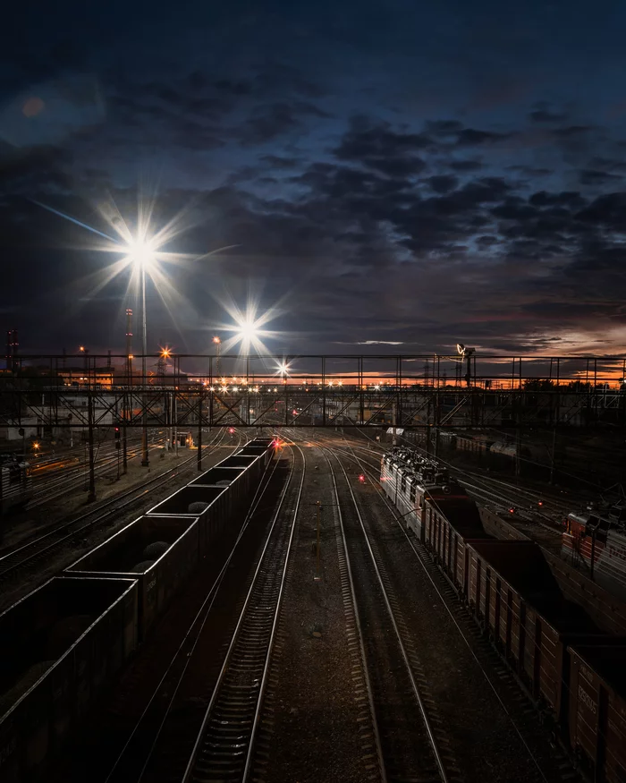 Industrial city - My, The photo, Cherepovets, Railway, Rails, Railway carriage, A train, Freight train, Sunset, Battle of sunsets, Sunrises and sunsets, Canon, Canon 6d