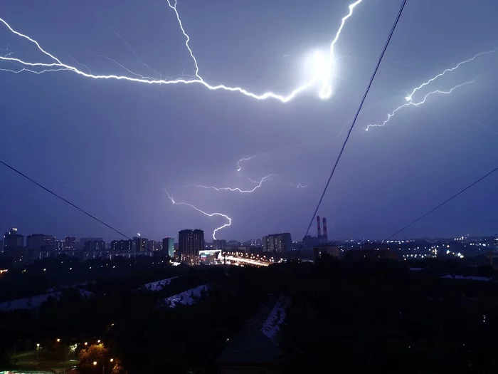 Thunderstorm from your phone - My, Huawei p20 PRO, Mobile photography, Thunderstorm, Lightning