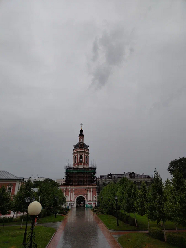 Above the bell tower of the Donskoy Monastery - My, Moscow, Rain, Angel, Longpost