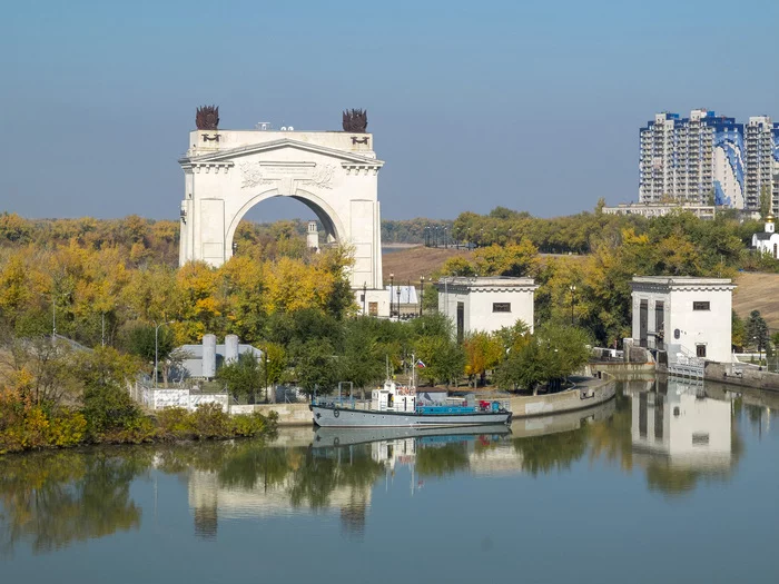 Gateway, but without portrait - My, Beautiful, The photo, Gateway, Autumn, Vdsk, Volga-Don Canal, Volgograd, Krasnoarmeysky District