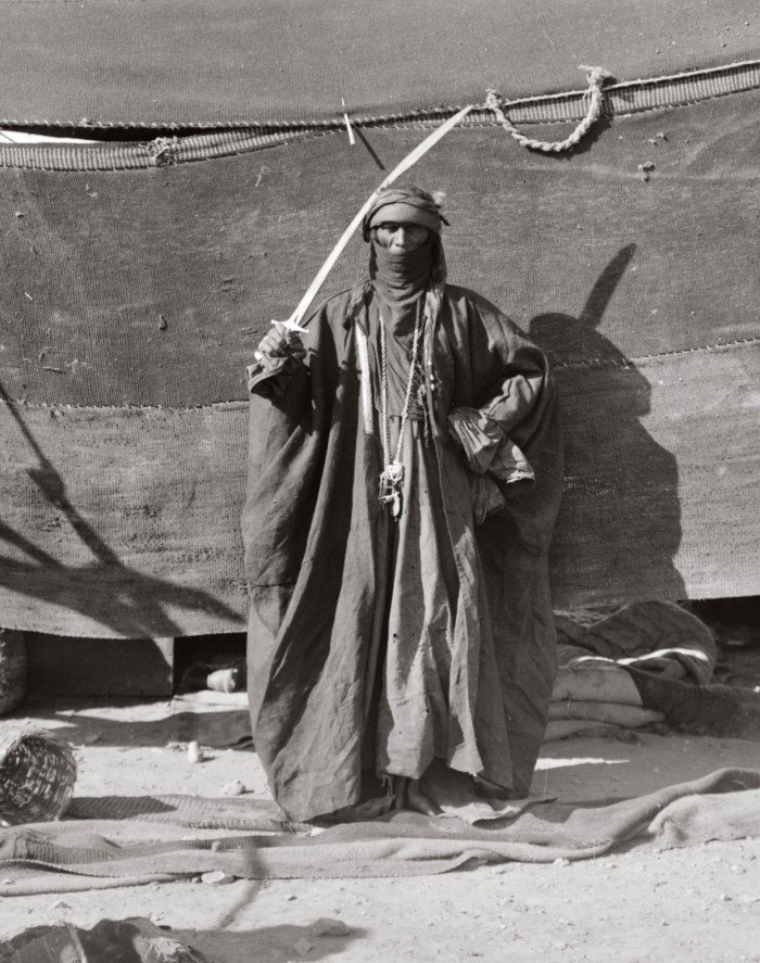 - Bedouin warrior in Saudi Arabia (1906) - Weapon, Military, Steel arms, Army, Old photo