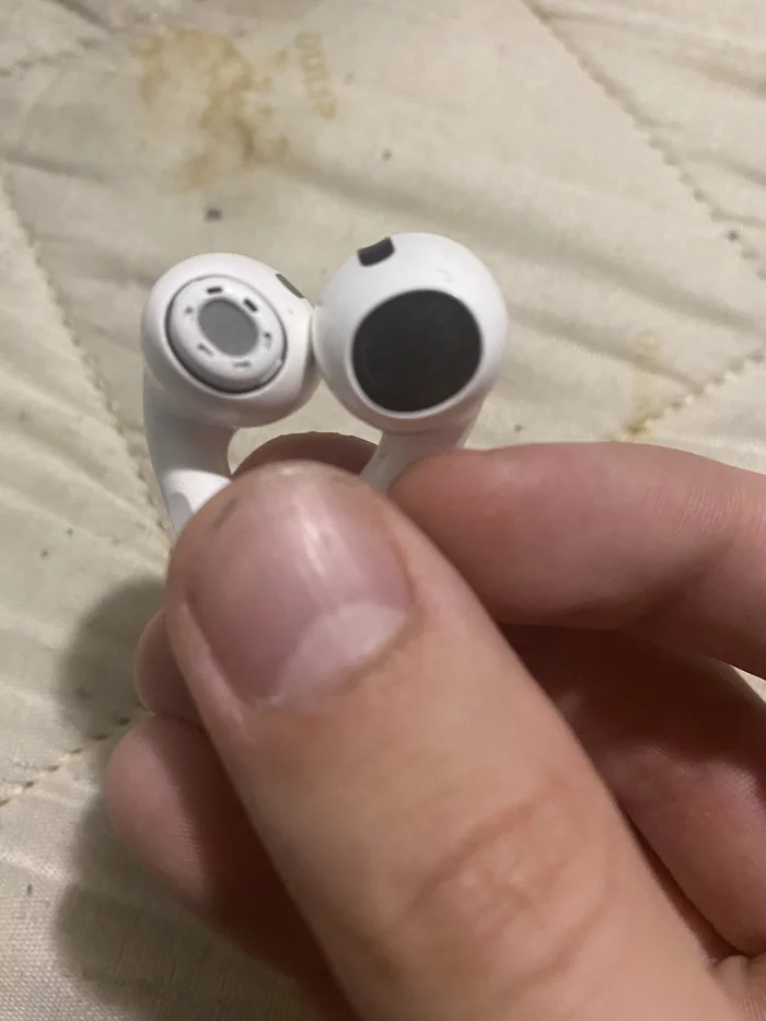 What is the name of the black things on the airpods pro that the ear pads are attached to? - Headphones, Apple, AirPods, Repair of equipment