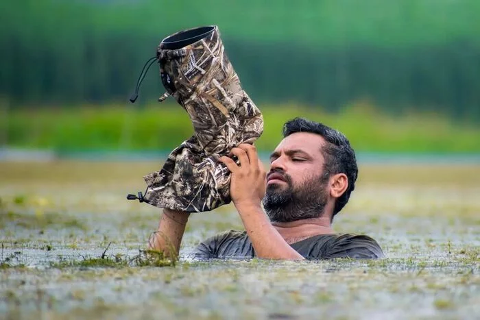 For the sake of a good shot, wherever you go - Photographer, Camera, The photo, Yakana, Birds, Chick, Animals, Wild animals, wildlife, Nature, India, Swamp