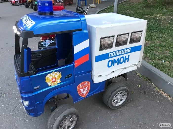 Taxi to Disneyland - Police, Russia, Auto